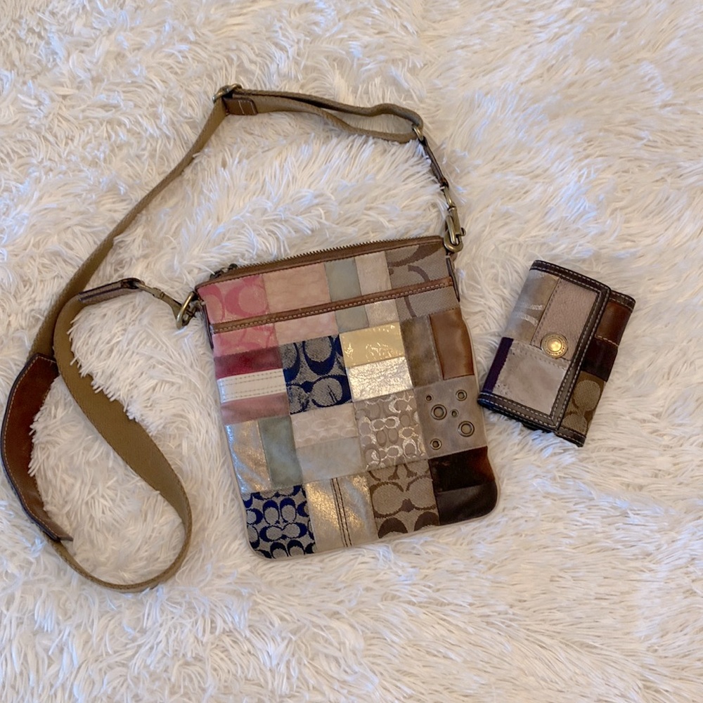 Coach bag w matching wallet. Neutral colors w blocks of Coach logos. 7inW 8inH.